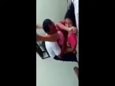 Kemesraan Asisten Rumah Tangga Cantik Kasur