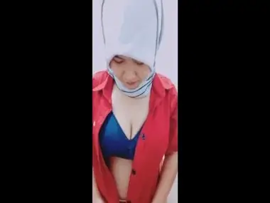 Ukhti Dede Hijab Cantik Live Bersantai Kasur