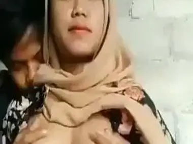 Ukhti Hijab Cantik Pasrah Goyang Kasur Pacar